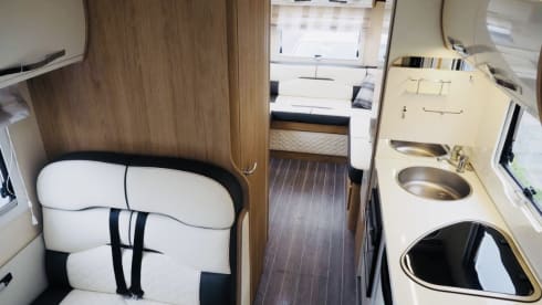 Alan – 6 berth Roller Team alcove from 2020