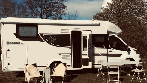 Rent a Mobi – 5p Benimar semi-integrated from 2022