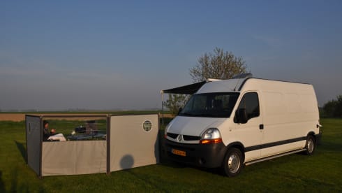 Fully equipped 2-person Renault camper van with bed up to 175 x 205 cm