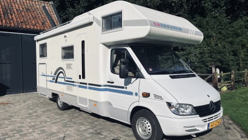 6-seater Mercedes-Benz Alcove from 2002