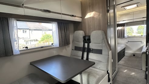 Taylor  – 5 berth Ford voyage 475! 