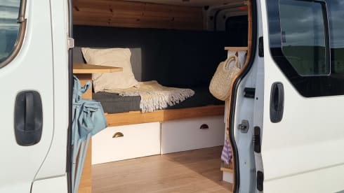 Molly – Beautifully converted Off-grid Campervan