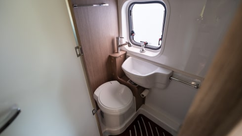 Camper Eva – Camping-car de luxe avec Starlink
