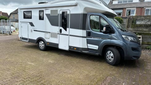 Family Camper with 5 belts, 5 sleeping places and complete inventory 
