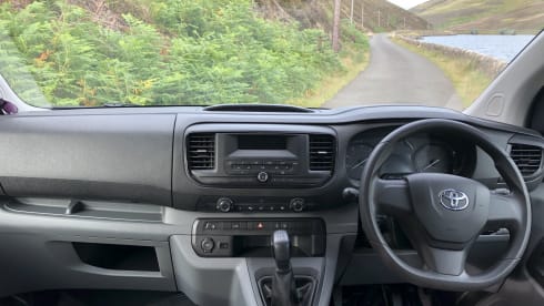 Lionel – Immaculate 4 berth Toyota van from 2017 - single and ready to mingle!