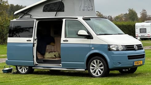VW T5, luxury Two-Tone from 2015, new installation, automatic, many extras