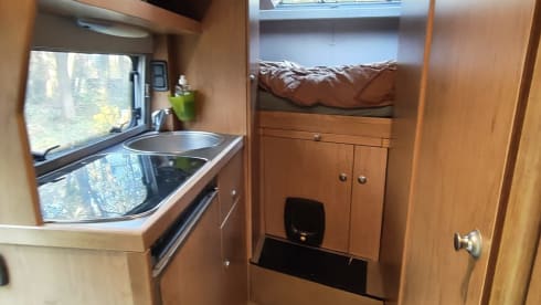 2-person Mercedes-Benz bus from 2002