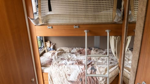 Spacious 6-person family camper