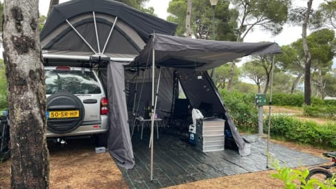 Jeep met daktent – Roof tent, 4 persons