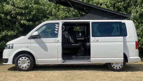 4 berth Volkswagen bus from 2012