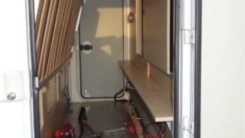 Mardy – Well maintained 3 person camper (alcove) for rent