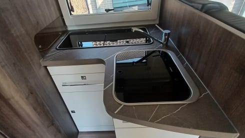 Cocoon 463 – 4p Benimar semi-integrated uit 2024