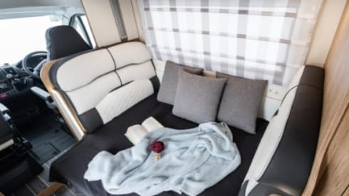 Kaz the Family Motorhome – Adventure-Ready 6 Berth Roller Team Motorhome – Family Comfort on Wheels