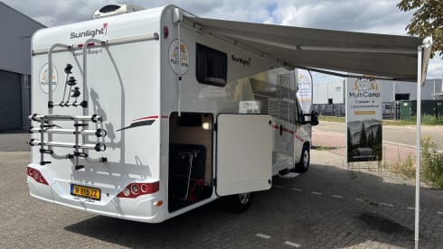 T67s2 – SunLight T67s 4-person (with roof air conditioning!)