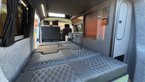 Rogue Five – Top Spec Volkswagen T6.1 | Comfortable & Slick | Sleeps 4