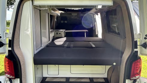 4p Volkswagen campervan uit 2021