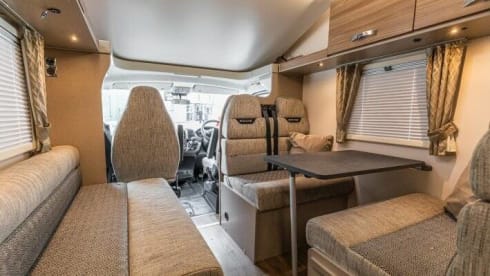 DHF – Swift Edge 466 6 Berth Rear Bunks