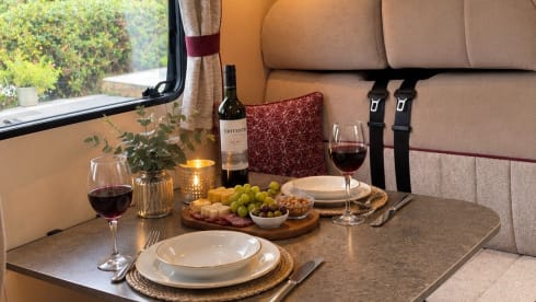 Camping-car Peugeot semi-intégré 6 couchages de 2018