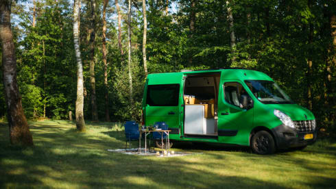 The Green House – Ein eigenständiger Luxus-Renault Master mit zwei Schlafplätzen!