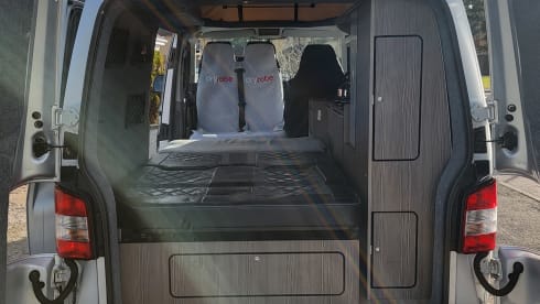 Optimus – Beautiful 4 berth Volkswagen campervan from 2011