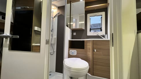 Dolly – Luxury 7 birth Family Motorhome 