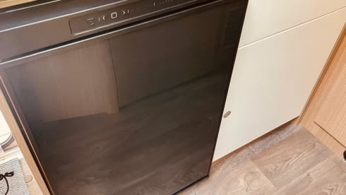 Comfort 5.9 – Carado Semi-Integral 2-4 persons Compact