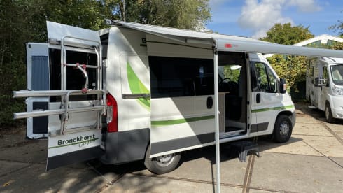Olly 3.0 – Sporty bus camper - Bronckhorst Campers