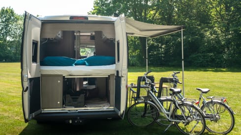 Camper Eva – Eva – premium buscamper met lengtebedden