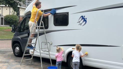 Knausy  – Knaus Camper 4-person Air conditioning in cabin + living area