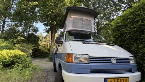 De blauwe reiziger – 4p Volkswagen campervan from 1993