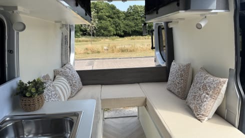 The North Mate – 3-persoons Mercedes-Benz campervan uit 2019