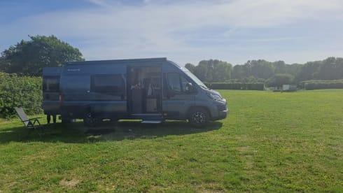 TalisIVIan – Peugeot bus 6m40 from 2025 - 2 persons