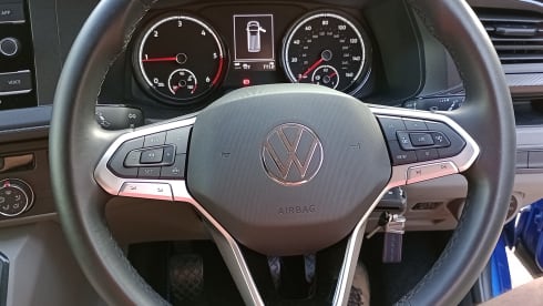 Oceana – 4 berth Volkswagen campervan 