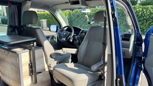 3-seater Volkswagen bus from 2003