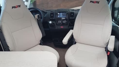 Fonzie the van 🚐  – Fiat pilot campervan 6m