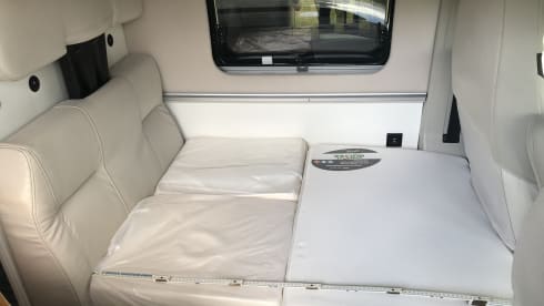 Luna de Plata – Fully equipped, state-of-the-art box van