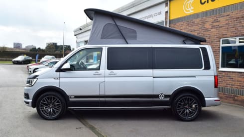 4 berth Volkswagen bus from 2018