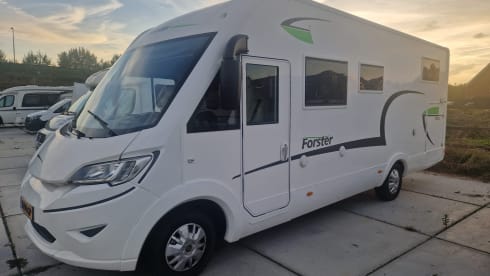 FORSTER 738 EB, 4 persons, garage and scooter included