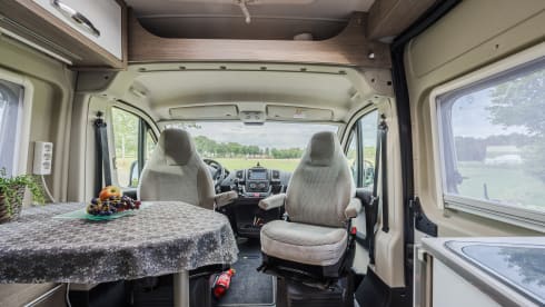 Joy – Beautiful 3p Pössl bus camper from 2020