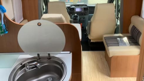 4p LMC semi-integrated with awning, air conditioning and cruise control.