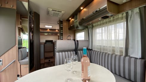 Knaus – Luxury KNAUSS, self-sufficient, length beds, 2x air conditioning, solar, XXL garage. 