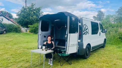 Gino D'Campo – Meet Gino D'Campo, a cosy 2 berth Vauxhall Vivaro Campervan from 2006