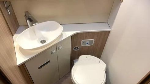 Campi – Luxury 2p Bürstner with queen bed, air conditioning and inverter 
