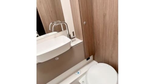 Travel Angel – Fiat carado A 464 - für 6 Personen mit viel Stauraum
