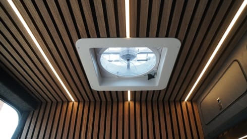 Vandalf  – Volkswagen Crafter Ultra Modern 