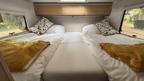 Adria Coral 670 met lengtebedden. Met alles erop en eraan! 