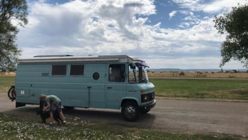 p Mercedes-Benz campervan from 1984
