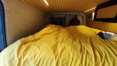 Off-grid VW Crafter: Starlink, XL Bed & Moto-optie