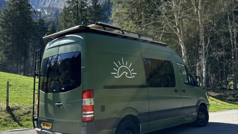 Stef – Cozy Off-grid Mercedes Campervan