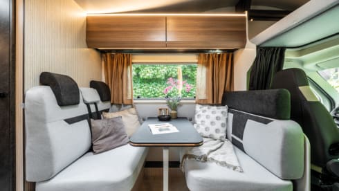 Queen I – 6p Rimor alcove from 2025